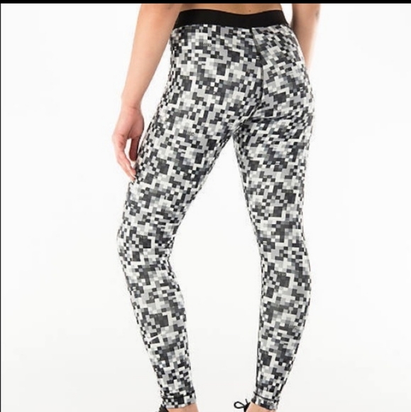 Nike Pro Hyperwarm Dri Fit Workout Leggings Womens XS - Picture 1 of 8